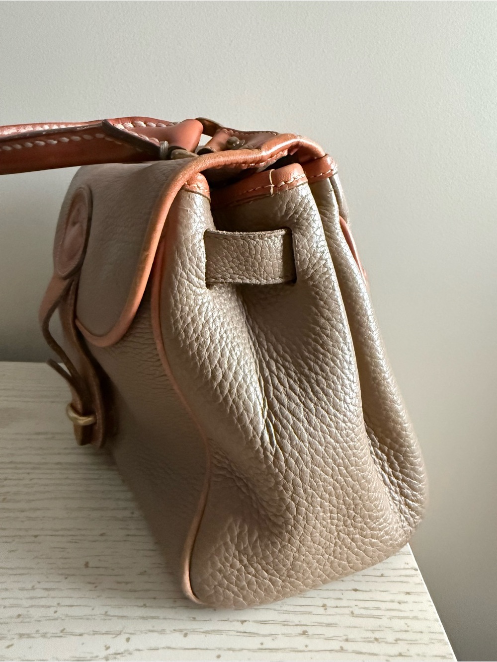 Vintage Dooney & Bourke Essex Flap Taupe Pebbled Leather Satchel with Tan Trim - Picture 4 of 10